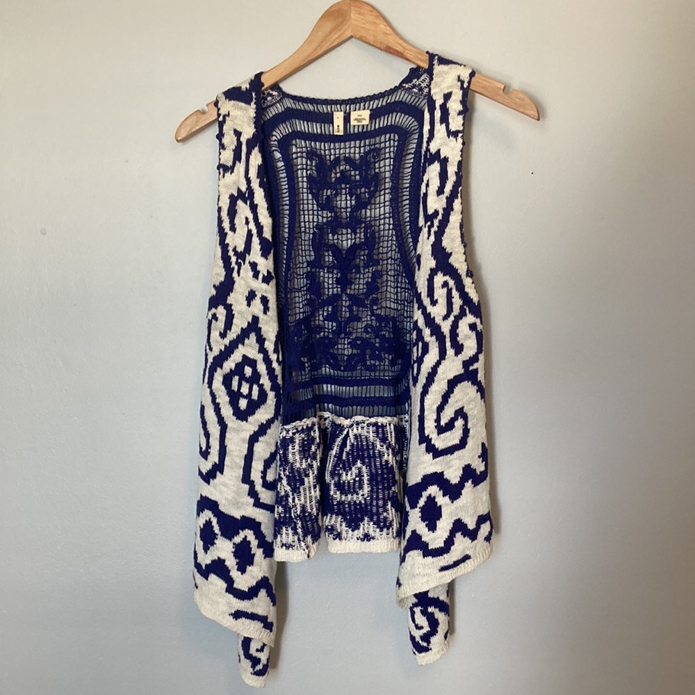Anthropologie sweater vest blue and white pattern size xs/s excellent condition